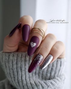 Nail Art Viola, Dark Fall Nails, Easter Nails Design Spring, Purple And Silver Nails, Ongles Gel Violet, Autumn Manicure, Dark Purple Nails, Plum Nails, Violet Nails