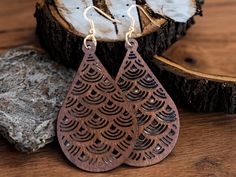 Wooden earrings, packed in a hay jute bag. Total length approx. 9 cm Brown Teardrop Earrings For The Beach, Brown Teardrop Earrings For Beach, Jute Bag, Jute Bags, Wooden Earrings, Jewelry Earrings Dangle, Beaded Jewelry, Beading, Etsy Earrings