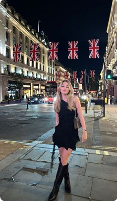 What to Wear in London: Your Ultimate Guide for Stylish Comfort Year-Round | London Aesthetic Outfits for Nigh | tHoliday Outfits for Christmas & New Years Eve Outfit Inspo For London, London Shopping Outfit, London Pictures Ideas Summer, London Insta Pics, Uk Aesthetic Outfits, London Photo Ideas Summer, London Aesthetic Photos, London Pics Instagram, London Pics Ideas