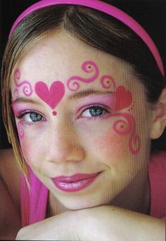 Heart Face Painting, Cool Face Paint Ideas, Kids Face Paint Ideas, Cute Face Paint Ideas, Pink Face Paint, Cute Face Paint, Face Paint Easy