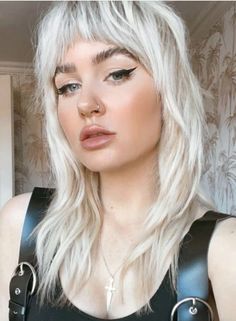 Cool Punk Haircuts, Punk Blonde Hair, Dyed Shag Hair, Blonde Shag With Bangs, Long Shaggy Mullet, Moon Bangs, Edgy Shag Haircut, Shag Fringe, Blonde Instagram