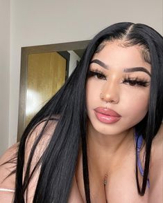 Side Part With Edges, Makeup Baddie Girl, Maquillaje Baddie Girl, Egirl Baddie Makeup, Alt Baddie Makeup, Goth Latina Eye Makeup, Latina Makeup