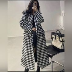 Coat Size Large Women Peacoat Houndstooth Wool Lined Black White Long New No Flaws Large Abd Medium Available Plaid Outerwear, Tweed Overcoat, Woolen Coat Woman, Wool Jackets Women, Long Cape, Houndstooth Coat, Long Overcoat, Houndstooth Jacket, Middle Age Fashion