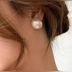 Beautiful Faux Pearl Stud Earrings, Nwt Trendy White Pearl Earrings For Formal Occasions, Trendy White Pearl Earrings, Chic White Clip-on Earrings For Formal Occasions, Small Flower Earrings, Textured Gold Ring, Apple Earrings, Link Earrings, Textured Ring, Pearl Stud Earrings