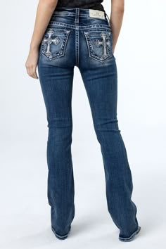 Scalloped Edge Cross Bootcut Jeans Outfits For Highschool, Outfit Emo, Blue Jeans Outfit, Bootcut Flare Jeans, Cross Patch, Cowgirl Jeans, Dark Wash Bootcut Jeans, Straight Clothes, Rock Revival Jeans