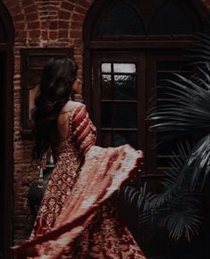 Indian Female Aesthetic, Indian Woman Aesthetic, Indian Traditional Aesthetic, Vintage Desi Aesthetic, Royal Au, Desi Vibes, Desi Aesthetics