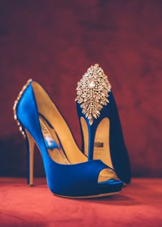 cobalt blue wedding shoes - photo by Ed and Aileen Photography http://ruffledblog.com/whimsical-chicago-wonderland-styled-shoot Royal Blue Wedding Shoes, Blue Wedding Shoes, Shoes Photo, Blue Heels, Wedding Heels, Blue Wedding, Street Styles