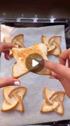 Easy Pinwheel Toast, Toast Appetizer Recipes, Party Nibbles Ideas, Recipes With Sliced Bread, Toast Party Ideas, Bread Appetizers For Party, Twisted Toast, Pinwheel Toast, Fairy Toast