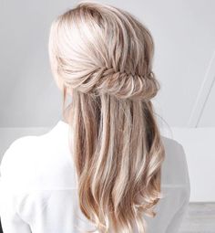 Fishtailed Half Updo Braided Hairstyles For Prom, Fishtail Hairstyles, Hairstyles For Prom, Beachy Hair, Braided Prom Hair, Best Wedding Hairstyles, Blowout Hair, Half Updo