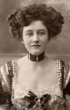 ... Edwardian Hairstyles, Gibson Girl, Victorian Women, Edwardian Fashion, Vintage Portraits, Moda Vintage, Vintage Pictures, Belle Epoque, Vintage Photographs