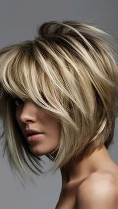 22 Flatter Your Face: Best Choppy Bob Haircuts for All Shapes: Update Blonde Lob Haircut, Hairstyle Everyday, Choppy Layered Hairstyles, Christmas Urns, Chubby Face, Hairstyle For Chubby Face, Choppy Bob Haircuts, Bob Hairstyles For Thick