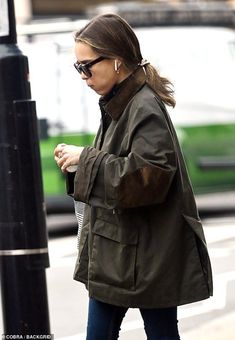 Barbour Jacket Outfit, Casual Christmas Outfits For Women, Casual Christmas Outfits, Barbour Jacket Women, Christmas Outfits For Women, Countryside Outfit, Countryside Fashion, Christmas Outfit Casual