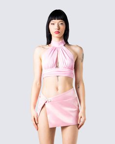 Pretty and sweet, but can still put them in their place 😌 If they try to forget who you are, be there to remind them in this pink high split thigh, mini skirt and halter crop top 💕 Fuzzy Skirt, White Corset Dress, Blush Collection, Dr Closet, Red Mini Skirt, Chain Dress, Pink Mini Skirt, Flare Jumpsuit, Kawaii Fashion Outfits