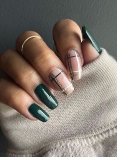 Emerald Green Nails, Emerald Nails, Kutek Disney, Dark Green Nails, Green Nail Designs, Heart Nail, Plaid Nails