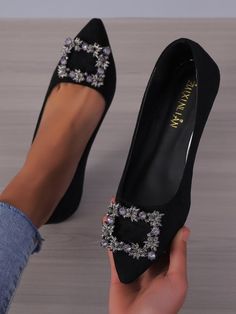 Flat Elegant Shoes, Simple Flat Shoes, Pretty Flat Shoes, Shoes For Women Flats, Dressy Flats Shoes, Elegant Shoes Flat, Fancy Sandals, Fancy Flats