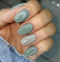 Neutral March Nails, Sage Green Nail Art, Holiday Manicure Ideas, Holiday Manicure, Silver Nail Designs, Fall Gel Nails, Manicure Ideas, Dipped Nails, Christmas Nail Designs