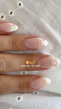 Nails Very Simple, Flower Bouquet Nails, Cute Nail Ideas Summer, Clean Summer Nails, Shirt Nails, Business Place, Cute Simple Nails