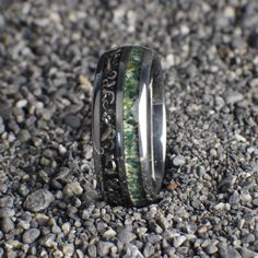 Introducing our extraordinary Meteorite and Moss Agate Wedding Ring, a perfect blend of celestial beauty and earthly elegance. Crafted from ultra-durable silver tungsten, this ring is designed with two equal channels, each filled with a unique inlay. One channel features genuine meteorite, showcasing the timeless allure of the cosmos, while the other is adorned with moss agate, capturing the serene beauty of nature. This 8mm ring is not only visually stunning but also extremely scratch-resistant Moss Agate Wedding Ring, Agate Wedding Ring, Meteorite Wedding Band, Agate Wedding, Barrel Rings, Antler Ring, Black Tungsten Rings, Meteorite Ring, Malachite Rings