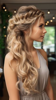 Long Hair Maid Of Honor Styles, Formal Hair To The Side, Wedding Hair Top Knot, Side Braid Hairstyles For Wedding, Side Braid Wedding, Wedding Hairstyles To The Side, Kadeřnické Trendy, Vlasové Trendy