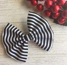 Black & White Fabric Striped Bow Newborn Bows, Handmade Baby Clothes, Black And White Fabric, Small Shops, Headband Baby, Fabric Bows, Newborn Headbands