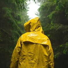 Regenjas foto idee What Is Resilience, The Better Man Project, Grey Skies, Yellow Jacket, Weather Forecast