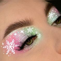 Pink Christmas Eye Makeup, Easy Christmas Eye Makeup Ideas, Subtle Christmas Makeup, Snowflake Makeup Looks, Snowflakes Makeup, Pink Christmas Makeup, Snowflake Eyeshadow, Fun Christmas Makeup