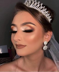 Make para noiva , noivas, make festa, make noite, maquiagem neutra, maquiagem marrom, como se maquiar, make glam, make iluminada Eye Makeup Cut Crease, Neutral Makeup, Bridal Makeup Looks, Trendy Makeup, Cut Crease, Glam Makeup, Eyeshadow Looks, Makeup Art