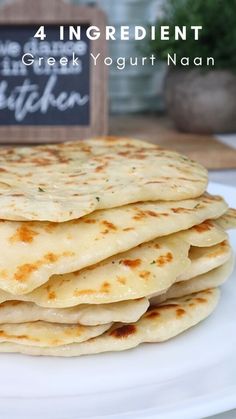 Greek Yogurt Naan Bread Naan Greek Yogurt, High Protein Naan Bread, Greek Yogurt Naan Bread, Low Calorie Naan Bread, Yogurt Flat Bread Recipe, Keto Recipes With Greek Yogurt, Low Calorie Naan, Naan Bread With Yogurt, Greek Yogurt Naan