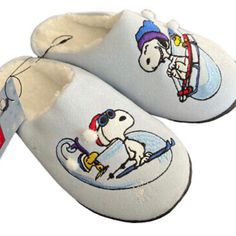 Calling All Snoopy Fans! Adorable Ski Jump Snoopy Slippers By Vera Bradley. Light Blue With Lots Of Detail! Size Small (5-6) New With Tags Snoopy Slippers, Snoopy Merchandise, Snoopy Items, Snoopy Stuff, Ski Jump, Ski Jumping, Peanuts Gang, Christmas 2024, Peanuts Snoopy