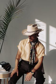 Boho Western Mens Fashion, Cowboy Chic Mens Fashion, Modern Western Wear Men, Old Cowboy Aesthetic, Cowboy Outfit Aesthetic, Alternative Western, Western Mens Fashion, Hipster Cowboy, Urban Cowboy Style