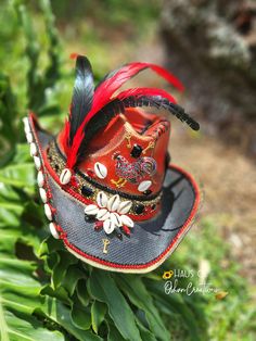 Hand painted black and red woven straw hat. This beauty has cowrie shells, red and black feathers, rhinestones and rooster brooch. For custom color or changes feel free to send message.  All items are made to order and ships within 4-6 weeks  Style may slightly vary due to material availability.  Follow me on IG: hausofoshuncreations Eshu Orisha, Orisha Oshun, Rhinestone Mirror, Ace Card, Cowrie Shells, Candle Inspiration, White Feathers, Costume Hats, Cowrie Shell