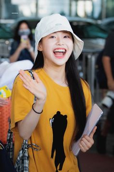 Chuu Loona, Odd Eyes, World Photo, Pretty Photos, Lucky Girl, Airport Style, H U