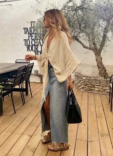 Arizona Fashion Outfits, Skirt Outfits Denim, Skirt Fall Outfits, Outfits Fall 2022, Vetement Hippie Chic, Stile Hippie Chic, Closet Necessities, Looks Hippie, Look Hippie Chic