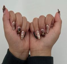 Esthetician Nail Ideas, Fall Themed Nails Almond, Medium Almond Nails Fall, Nails For Nyc, Brown And Gold Almond Nails, Brown And White Nails Design, Broqn Nails, Brown Aura Nails Acrylic, Aura Nails Brown