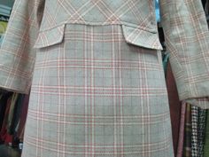 "Beautiful 60s wool dress. Tartan beige and orange pattern. Two faux pockets on front witline (pics 1-3). Round collar. A-line shape. Long back zipper (pic.5). It fits size S about 6-8 U Size 38 EU Measurements: Shoulders 14.5\" bust 35.4\" hips 36.2\" sleeve length 21.2\" total length 37.4\" Bellissimo vestito anni 60 in panno di lana scozzese. Beige con disegni a quadri in diagonale color ruggine. Sobrio nella forma ed elegante ha due taschine finte sui fianchi. Si chiude dietro con una cernie Fitted Retro Plaid Dress For Fall, Plaid Fitted Tweed Dress, Fitted Plaid Tweed Dress, Classic Fitted Plaid Dress For Fall, Fitted Plaid Dress With Buttons For Fall, Fitted Plaid Tweed Dress For Spring, Fitted Plaid Dress For Winter Workwear, Winter Plaid Fitted Dress For Work, Fitted Plaid Dress For Fall Formal Events