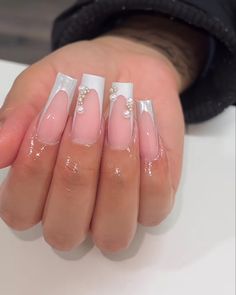 White Nail Designs With Pearls, Short French Tip Acrylic Nails With Pearls, French Pearl Nails Square, Short French Tip With Pearls, Pearl Nail Inspo Acrylic, French Nails With Pearls Square, Pearls Acrylic Nails, Birthday Nails Pearls