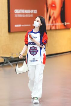 K Pop Idols Airport Fashion, K Pop Airport Fashion, Super Power Girl, Yu Jimin, Yoo Jimin, Oversize Outfit, Outfit Oversize, Airport Outfits, Walking Street