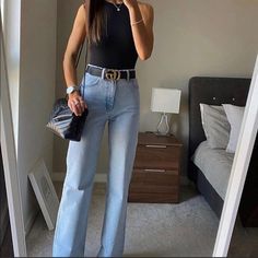 High Waist - Slim Fit - Wide Leg Zw Signature Denim Jeans High Waisted Jeans With Five Pockets. Wide Leg. Front Zip And Metal Button Closure. See Less Color Sky Blue Halter Bodysuit Outfit, What Em Wore, Instagram Planning, Blue Jean Outfits, Looks Pinterest, Zara Outfit, Body Suit Outfits, Looks Chic, Mode Inspiration