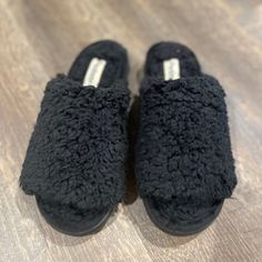 Dearfoam Women's Black Teddy Slide Slippers Size Small 5-6 Black Slip-On Slide Slipper Cushioned Sole Nwot. Excellent Condition Colors Are Represented To The Best Of My Ability. May Differ Slightly D/T Lighting/Computer. Black Closed Toe Slippers With Cushioned Footbed, Comfortable Black Super Soft Slippers, Black Cushioned Closed Toe Slippers, Comfortable Black Slippers, Super Soft Black Winter Slippers, Comfy Black Slip-on Slippers, Soft Black Round Toe Slippers, Comfortable Black Slippers With Cushioned Footbed, Black Cushioned Slippers For Winter