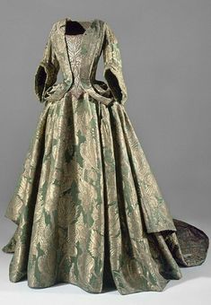 1700 Fashion, Green Silk Dresses, 18th Century Clothing, 18th Century Fashion, Old Dresses, Century Clothing, Antique Dress, Retro Mode