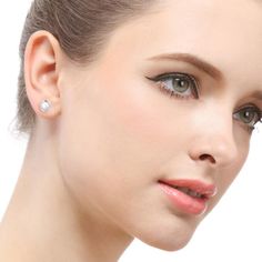 Rehaussez votre éclat naturel avec le bon type de lustre, grâce à la splendeur des boucles d'oreilles en perles et diamants véritables. Le moins est définitivement le plus lorsqu'il s'agit de ces boucles d'oreilles pendantes en perles blanches délicates, mais tout à fait rayonnantes, qui capturent la lumière sous tous les angles. Mesurant 9 mm, les boucles d'oreilles en perles d'eau douce sont le bijou idéal pour compléter votre garde-robe.
 Boucles d'oreilles à tige en perles d'eau douce et diamants






 Montrez à votre bien-aimé(e) à quel point il/elle compte pour vous, avec une magnifique paire de boucles d'oreilles en perles d'eau douce. Fabriquées à la main avec amour, ces magnifiques perles sont le cadeau idéal pour votre petite amie ou votre femme. Si vous souhaitez acheter un Pearl Earrings Designs, Real Pearl Earrings, Jewelry Mirror, Pearl And Diamond Earrings, Purple Pearl, Freshwater Pearls Earrings, Pearl Earring, Silver Pin, Earrings Dainty