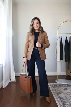 2025 Winter Workwear Capsule Wardrobe - Pumps & Push Ups Business Casual Fits, Navy Pants Outfit, Petite Style Outfits, Pants Outfit Work, Outfits For The Office, Jeans Outfit For Work, Workwear Capsule Wardrobe, Business Casual Looks, Winter Workwear