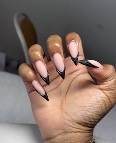 Plain Stilleto Acrylic Nails, Oval Shaped Acrylic Nails, Almond Nails Black Women, Black Stiletto Nails, Drip Nails, Work Nails, Glow Nails, Dope Nail Designs, Classy Acrylic Nails