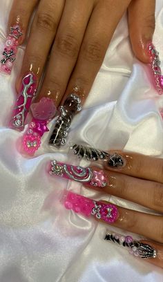 Rappers Nails, Early 2000s Nails, Trashy Y2k Nails, Hood Nails, Trashy Nails, Y2k Moodboard, 2000s Nails Acrylic, Junk Nails, Retro Nails