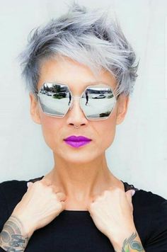 Los cortes Pixie son de gran ayuda para cuando quieres cambiar de estilo y darle magia irreconocible . Gracias a estos cortes de pelo muc... New Trendy Hairstyles, Long Pixie Hairstyles, Edgy Pixie Haircuts, Blonde Pixie Hair, Hair Brunette, Short Grey Hair, Top Hairstyles, Hair 2018, Long Pixie