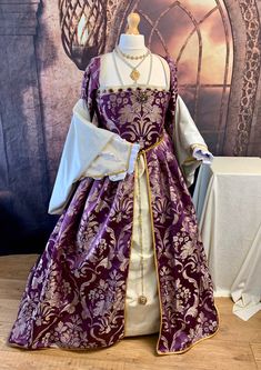 Tudor Fashion Women, The Tudors Costumes, Tudor Gown, Game Of Thrones Dress, Royalty Dress, Tudor Dress, Tudor Fashion, Tudor Costumes, Magic Dress