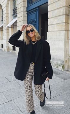 Python Pants Outfit, Modern Rock Outfits Women, Snake Print Trousers Outfit, Snake Print Jeans Outfit, Snake Skin Pants Outfit, Snakeskin Pants Outfit, Snake Print Pants Outfit, Print Blazer Outfit, Snake Pants Outfit