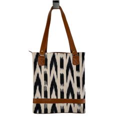 Looking for a uniquely gorgeous structured bag? Look no further! The jaspe (ikat) structured tote is made of handspun and handwoven fabric designed by the women of Ruk’U’X Keem of San Juan La Laguna, Guatemala. Cuero Malec, a Guatemalan leather shop, transforms the fabric into gorgeous, durable bags. Artisan Shoulder Bag With Weaving Work, Artisan Shoulder Bag With Weaving Work For Everyday, Artisan Bags With Weaving Work For Everyday Use, Brown Shoulder Bag With Weaving Work For Daily Use, Artisan Bags With Weaving Work, Daily Use Tote Shoulder Bag With Weaving Work, Daily Use Weaving Work Bags, Structured Bag, Handwoven Fabric