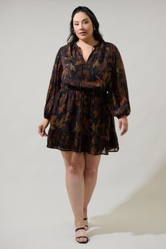 You'll be looking beyond gorgeous in the Larba Floral Paxton Balloon Sleeve Mini Dress. It features a split neckline with a tie detail that's framed by sheer, long balloon sleeves. An elastic band at the waist creates shape, topping a gathered flowy single tier skirt. Pair it with strappy heels and a black matching bag. - Split neckline- Balloon sleeves- Elastic waist- Lined- Color: Black BrownSize + Fit - Model is 5'9" and wearing size 2X- Measurements taken from size 2X- Chest: 26 3/4"- Length Balloon Sleeve Top, Long Balloons, Tier Skirt, Off Black, Balloon Sleeves, Mini Dress With Sleeves, Strappy Heels, Elastic Band, Black And Brown