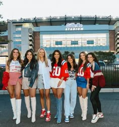 Nfl Game Outfit Woman, Nfl Game Outfit, Fall Football Outfit, Gameday Outfit Football, Sports Jersey Outfit, Football Season Outfits, Football Game Outfit Highschool, College Football Game Outfit, Nfl Wife